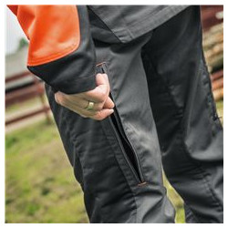 The ventilation zippers at the back of the legs let you adjust the airflow. Keeping the user comfortable at all times.