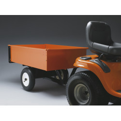 Year-round use
A wide range of accessories makes our tractors versatile and useful all year round. They can be fitted with trailers, snow blades, brushes and more.
