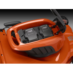 Double battery slots
Continuous drive with two batteries means longer runtime and more efficient mowing