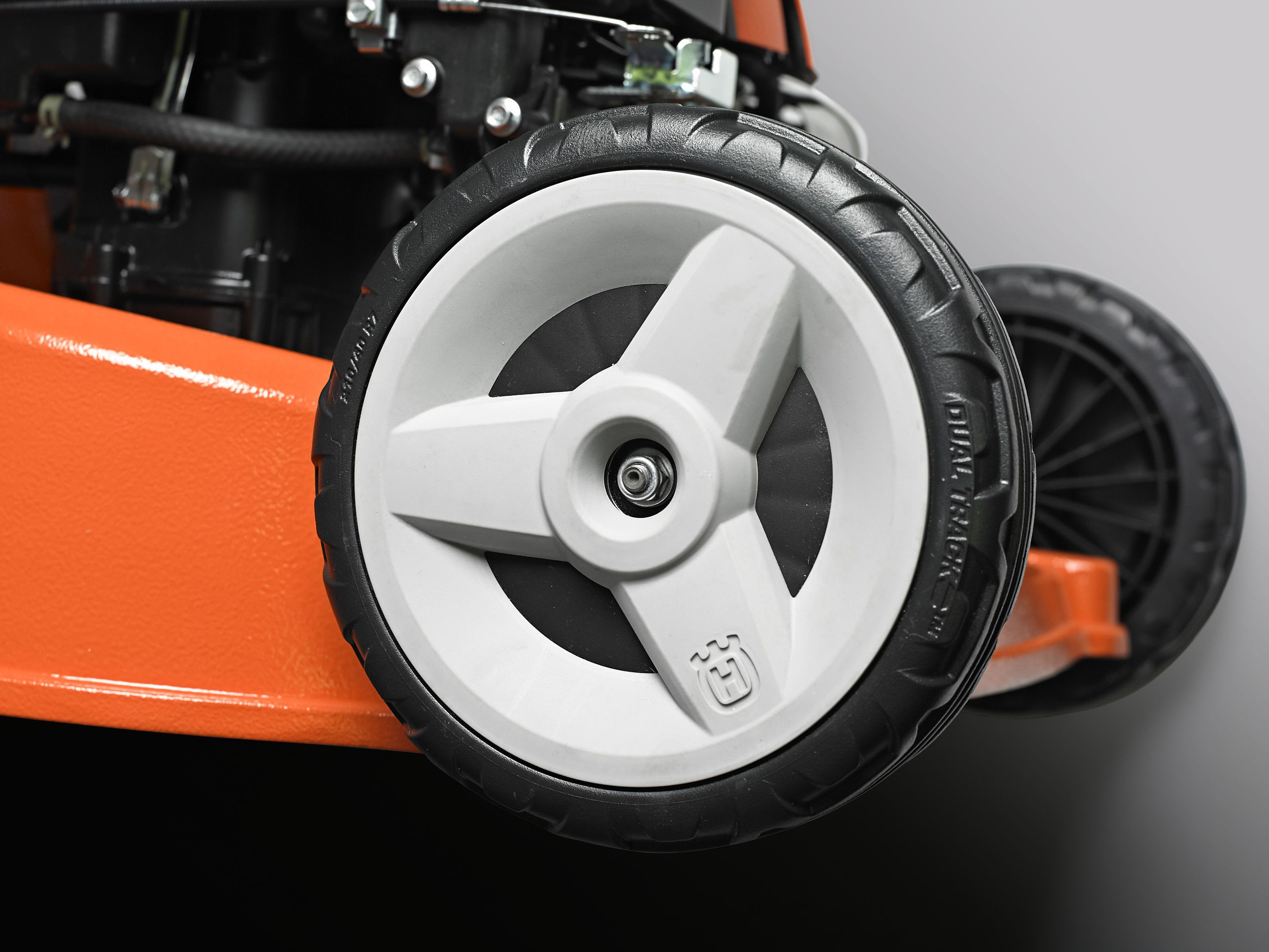 ☀ 1,149.00 EUR par Akumulatora zāles pļāvējs LB548i Husqvarna TIKAI!!!