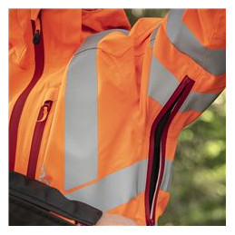 Rain clothing made of perfectly breathable material. Laminated material, together with ventilation zippers and an opening in the back, helps to stay dry and cool, even in rainy conditions.