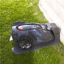 Weather timer - PATENTED
Adjusts the working time to the lawn’s growth rate, meaning that Husqvarna Automower® will maximize its mowing time during periods of strong grass growth. In sunny or dry weather, or late in the season, the mower will spend less time mowing, which decreases wear on lawn and mower.
